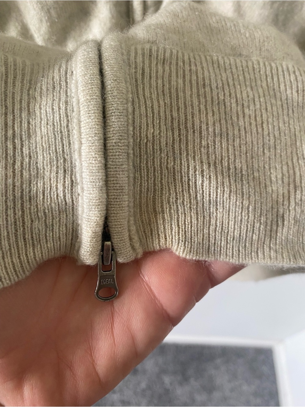 100% Italian Cashmere J. Crew Neutral Zip-Up Hooded Sweater, Quiet Luxury Size M - Picture 5 of 9